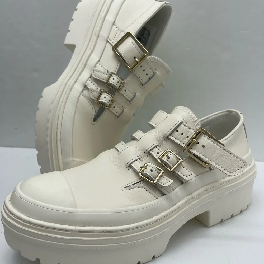 Converse • Wmns Chuck Taylor All Star Lugged Heel Mary Jane Platforms - Picture 15 of 16
